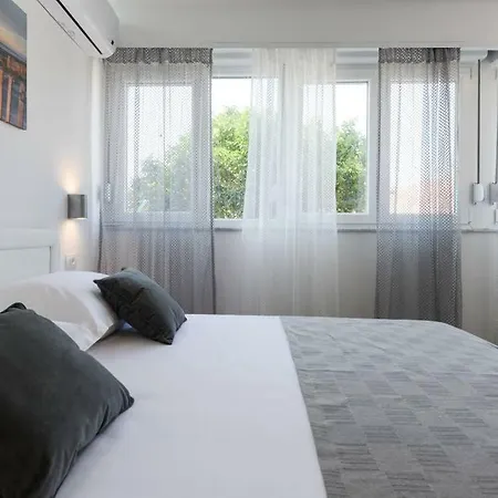 Reza Luxury *